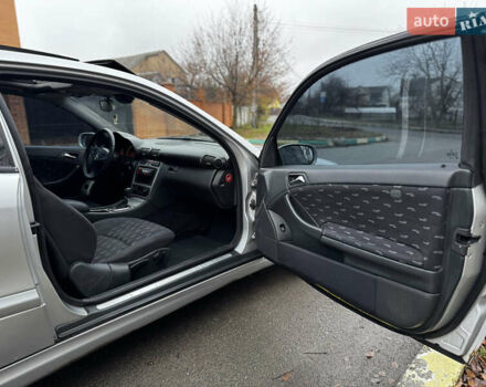 Сірий Мерседес Ц-Клас, об'ємом двигуна 2 л та пробігом 270 тис. км за 2950 $, фото 17 на Automoto.ua