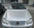 Сірий Мерседес Ц-Клас, об'ємом двигуна 2 л та пробігом 256 тис. км за 2900 $, фото 1 на Automoto.ua