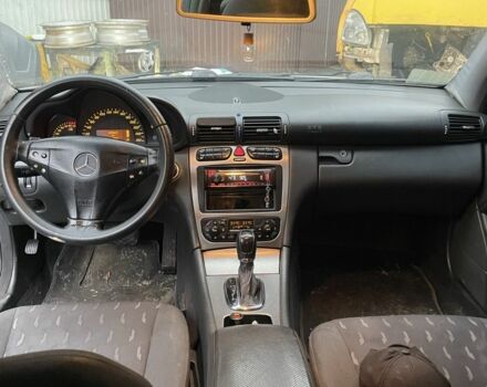 Серый Мерседес Ц-Класс, объемом двигателя 2 л и пробегом 274 тыс. км за 2450 $, фото 5 на Automoto.ua