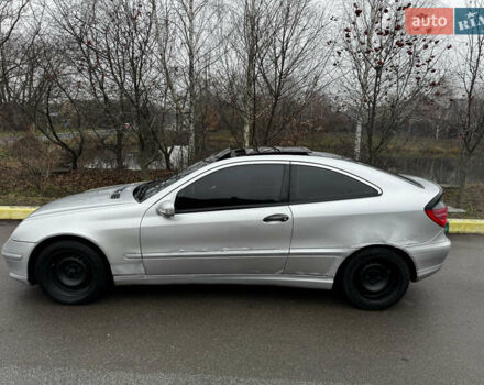 Сірий Мерседес Ц-Клас, об'ємом двигуна 2 л та пробігом 270 тис. км за 2950 $, фото 23 на Automoto.ua