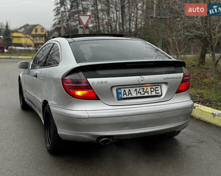 Сірий Мерседес Ц-Клас, об'ємом двигуна 2 л та пробігом 270 тис. км за 2950 $, фото 3 на Automoto.ua