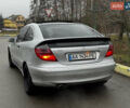 Сірий Мерседес Ц-Клас, об'ємом двигуна 2 л та пробігом 270 тис. км за 2950 $, фото 3 на Automoto.ua