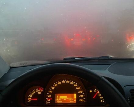 Сірий Мерседес Ц-Клас, об'ємом двигуна 2.3 л та пробігом 334 тис. км за 5000 $, фото 4 на Automoto.ua