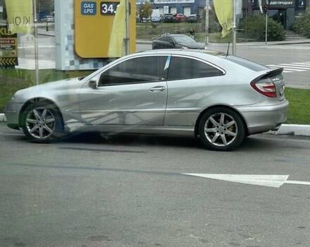 Серый Мерседес Ц-Класс, объемом двигателя 2.3 л и пробегом 334 тыс. км за 5000 $, фото 5 на Automoto.ua