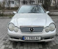 Сірий Мерседес Ц-Клас, об'ємом двигуна 2 л та пробігом 256 тис. км за 2900 $, фото 1 на Automoto.ua