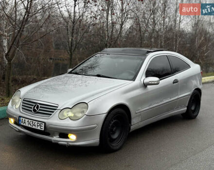 Сірий Мерседес Ц-Клас, об'ємом двигуна 2 л та пробігом 270 тис. км за 2950 $, фото 2 на Automoto.ua