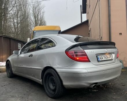 Серый Мерседес Ц-Класс, объемом двигателя 2 л и пробегом 274 тыс. км за 2450 $, фото 2 на Automoto.ua