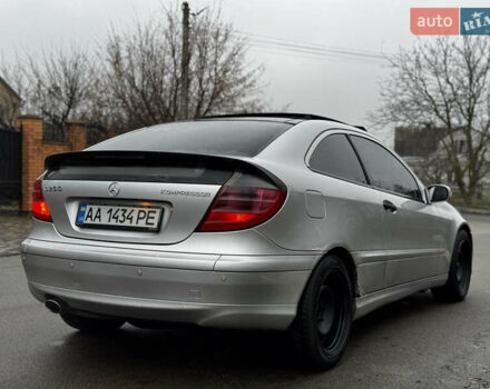 Сірий Мерседес Ц-Клас, об'ємом двигуна 2 л та пробігом 270 тис. км за 2950 $, фото 4 на Automoto.ua