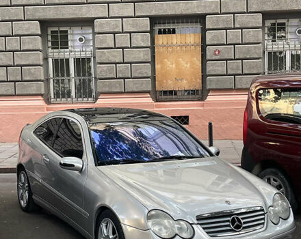 Серый Мерседес Ц-Класс, объемом двигателя 2 л и пробегом 275 тыс. км за 4900 $, фото 7 на Automoto.ua