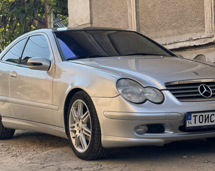 Серый Мерседес Ц-Класс, объемом двигателя 2 л и пробегом 275 тыс. км за 4900 $, фото 5 на Automoto.ua
