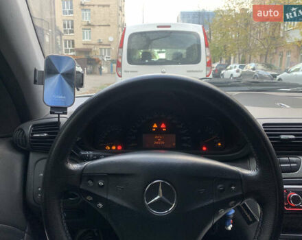 Мерседес Ц-Клас 2002 у Києві на Automoto.ua Сірий Мерседес Ц-Клас, об'ємом двигуна 2 л та пробігом 240 тис. км за 3500 $, фото 4 на Automoto.ua