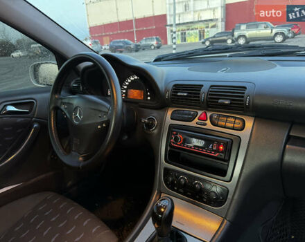 Сірий Мерседес Ц-Клас, об'ємом двигуна 2 л та пробігом 300 тис. км за 2999 $, фото 6 на Automoto.ua