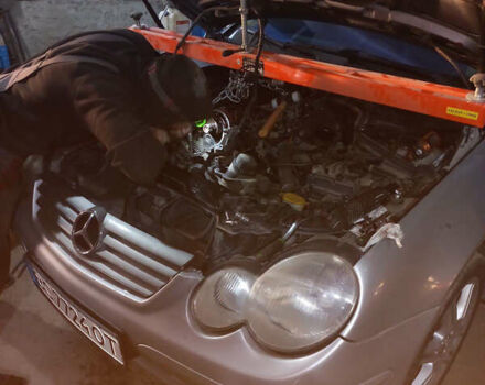 Серый Мерседес Ц-Класс, объемом двигателя 2 л и пробегом 275 тыс. км за 4900 $, фото 17 на Automoto.ua