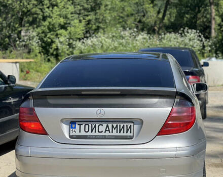 Серый Мерседес Ц-Класс, объемом двигателя 2 л и пробегом 275 тыс. км за 4900 $, фото 16 на Automoto.ua
