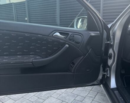 Мерседес Ц-Класс 2003 в Тернополе на Automoto.ua Серый Мерседес Ц-Класс, объемом двигателя 2.1 л и пробегом 260 тыс. км за 5050 $, фото 4 на Automoto.ua