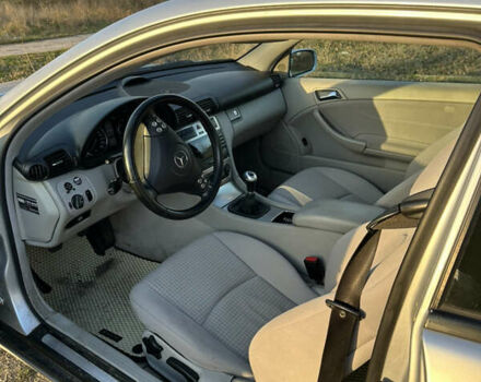 Серый Мерседес Ц-Класс, объемом двигателя 1.8 л и пробегом 195 тыс. км за 6000 $, фото 7 на Automoto.ua