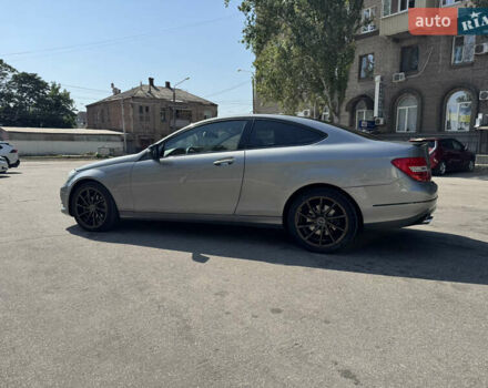 Сірий Мерседес Ц-Клас, об'ємом двигуна 2.2 л та пробігом 233 тис. км за 12900 $, фото 6 на Automoto.ua