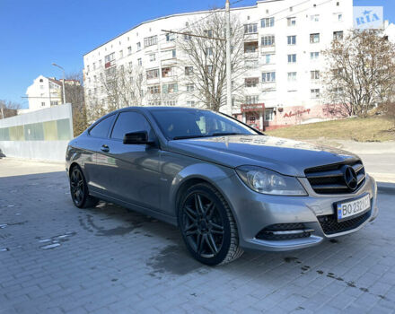 Серый Мерседес Ц-Класс, объемом двигателя 2.1 л и пробегом 264 тыс. км за 11900 $, фото 2 на Automoto.ua