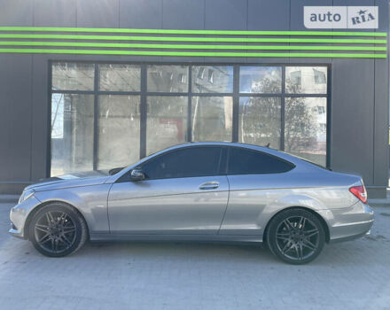 Серый Мерседес Ц-Класс, объемом двигателя 2.1 л и пробегом 264 тыс. км за 11900 $, фото 3 на Automoto.ua