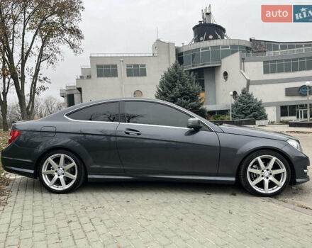 Серый Мерседес Ц-Класс, объемом двигателя 1.8 л и пробегом 260 тыс. км за 13500 $, фото 6 на Automoto.ua