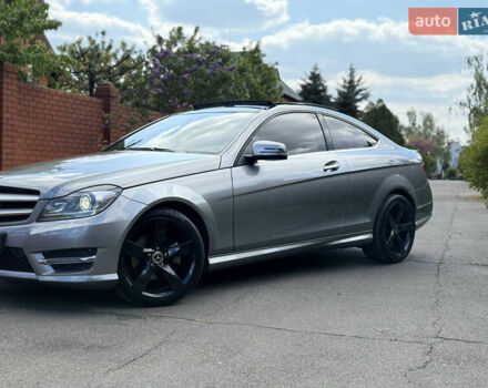 Сірий Мерседес Ц-Клас, об'ємом двигуна 2.14 л та пробігом 132 тис. км за 18000 $, фото 3 на Automoto.ua