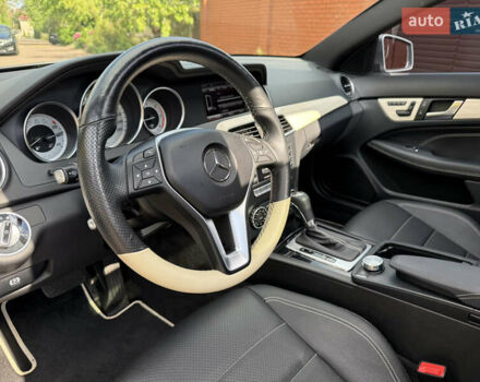 Сірий Мерседес Ц-Клас, об'ємом двигуна 2.14 л та пробігом 132 тис. км за 18000 $, фото 23 на Automoto.ua