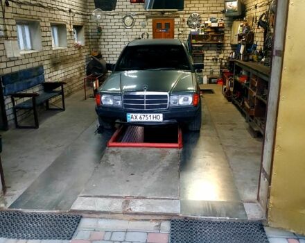 Серый Мерседес Ц-Класс, объемом двигателя 2 л и пробегом 470 тыс. км за 1500 $, фото 1 на Automoto.ua