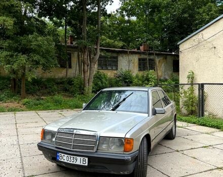 Сірий Мерседес Ц-Клас, об'ємом двигуна 2 л та пробігом 300 тис. км за 1300 $, фото 3 на Automoto.ua