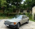 Сірий Мерседес Ц-Клас, об'ємом двигуна 2 л та пробігом 300 тис. км за 1300 $, фото 1 на Automoto.ua