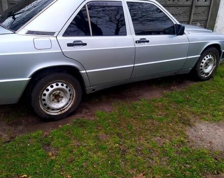 Серый Мерседес Ц-Класс, объемом двигателя 2 л и пробегом 200 тыс. км за 2200 $, фото 1 на Automoto.ua