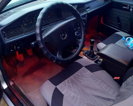 Серый Мерседес Ц-Класс, объемом двигателя 2 л и пробегом 200 тыс. км за 2200 $, фото 3 на Automoto.ua