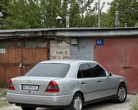 Мерседес Ц-Класс 1993 в Днепре (Днепропетровске) на Automoto.ua Серый Мерседес Ц-Класс, объемом двигателя 2 л и пробегом 200 тыс. км за 2454 $, фото 1 на Automoto.ua