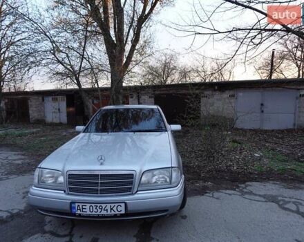 Мерседес Ц-Класс 1993 в Днепре (Днепропетровске) на Automoto.ua Серый Мерседес Ц-Класс, объемом двигателя 2 л и пробегом 200 тыс. км за 2454 $, фото 3 на Automoto.ua