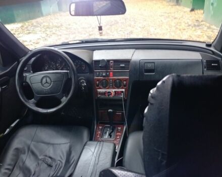 Серый Мерседес Ц-Класс, объемом двигателя 1.8 л и пробегом 500 тыс. км за 1900 $, фото 8 на Automoto.ua