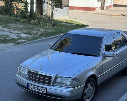 Мерседес Ц-Класс 1993 в Днепре (Днепропетровске) на Automoto.ua Серый Мерседес Ц-Класс, объемом двигателя 2 л и пробегом 200 тыс. км за 2454 $, фото 6 на Automoto.ua