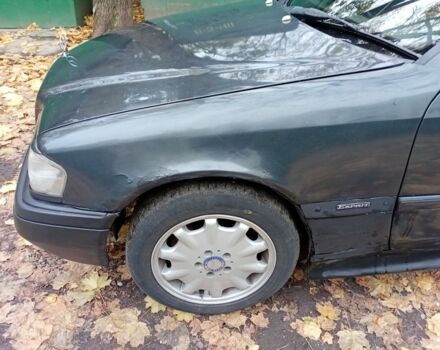 Серый Мерседес Ц-Класс, объемом двигателя 1.8 л и пробегом 500 тыс. км за 1900 $, фото 16 на Automoto.ua