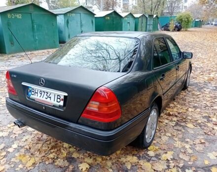 Серый Мерседес Ц-Класс, объемом двигателя 1.8 л и пробегом 500 тыс. км за 1900 $, фото 2 на Automoto.ua