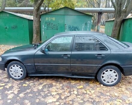 Серый Мерседес Ц-Класс, объемом двигателя 1.8 л и пробегом 500 тыс. км за 1900 $, фото 17 на Automoto.ua