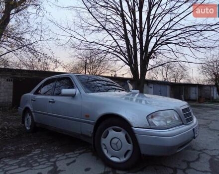 Мерседес Ц-Класс 1993 в Днепре (Днепропетровске) на Automoto.ua Серый Мерседес Ц-Класс, объемом двигателя 2 л и пробегом 200 тыс. км за 2454 $, фото 4 на Automoto.ua