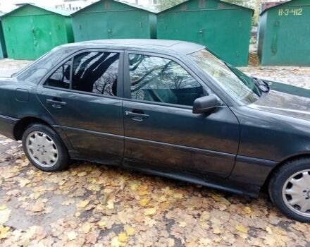 Серый Мерседес Ц-Класс, объемом двигателя 1.8 л и пробегом 500 тыс. км за 1900 $, фото 15 на Automoto.ua