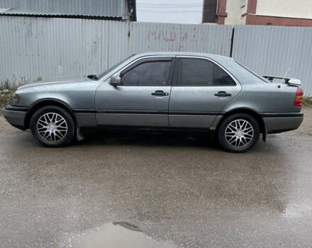 Серый Мерседес Ц-Класс, объемом двигателя 1.8 л и пробегом 400 тыс. км за 2100 $, фото 9 на Automoto.ua