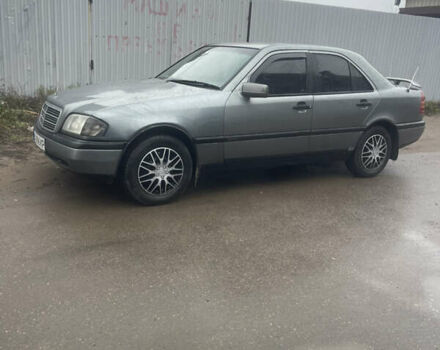 Серый Мерседес Ц-Класс, объемом двигателя 1.8 л и пробегом 400 тыс. км за 2100 $, фото 4 на Automoto.ua