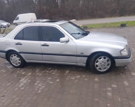 Серый Мерседес Ц-Класс, объемом двигателя 1.8 л и пробегом 500 тыс. км за 1600 $, фото 5 на Automoto.ua