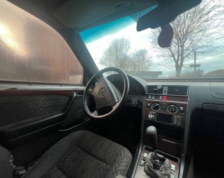 Сірий Мерседес Ц-Клас, об'ємом двигуна 1.8 л та пробігом 400 тис. км за 1450 $, фото 5 на Automoto.ua