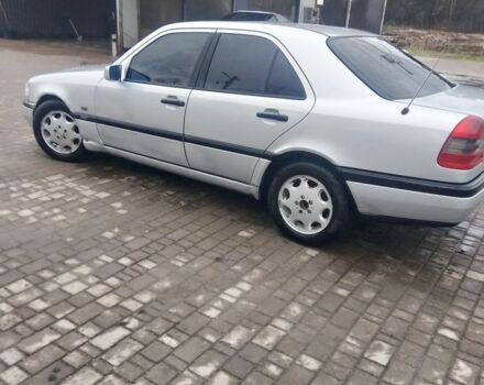 Серый Мерседес Ц-Класс, объемом двигателя 1.8 л и пробегом 500 тыс. км за 1600 $, фото 4 на Automoto.ua