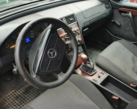 Сірий Мерседес Ц-Клас, об'ємом двигуна 1.8 л та пробігом 230 тис. км за 1600 $, фото 7 на Automoto.ua