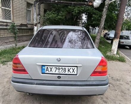 Серый Мерседес Ц-Класс, объемом двигателя 1.8 л и пробегом 330 тыс. км за 1500 $, фото 2 на Automoto.ua