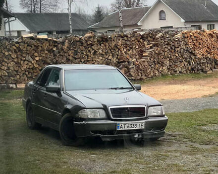 Сірий Мерседес Ц-Клас, об'ємом двигуна 2.5 л та пробігом 480 тис. км за 1700 $, фото 2 на Automoto.ua