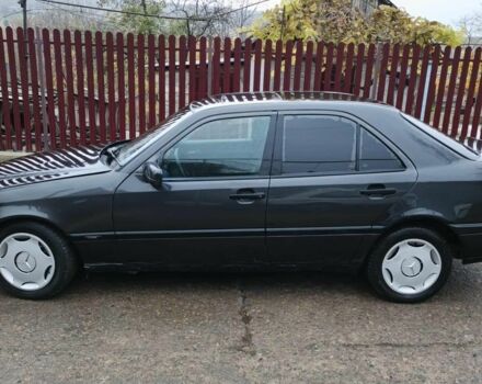 Сірий Мерседес Ц-Клас, об'ємом двигуна 1.8 л та пробігом 230 тис. км за 1600 $, фото 3 на Automoto.ua