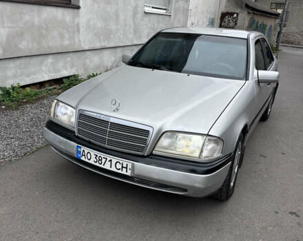 Сірий Мерседес Ц-Клас, об'ємом двигуна 2.2 л та пробігом 226 тис. км за 2350 $, фото 1 на Automoto.ua